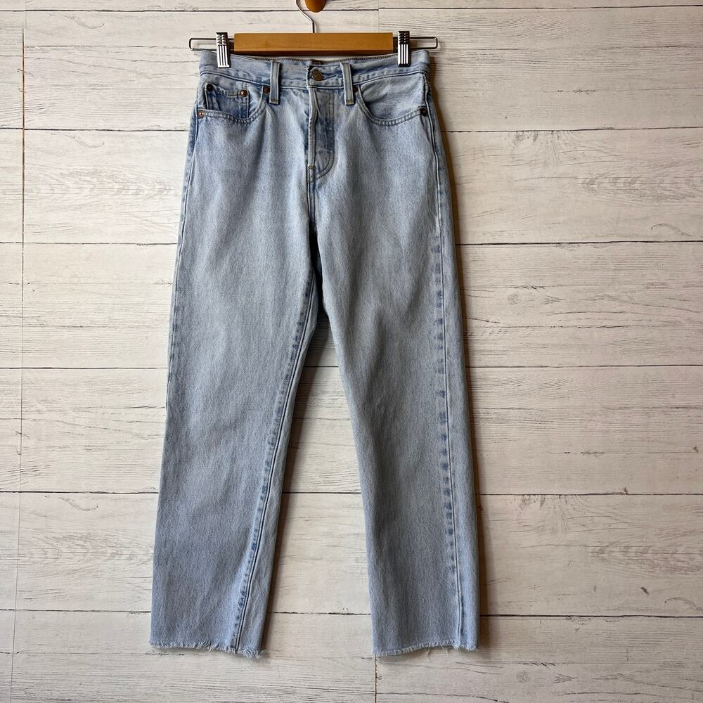 Levis Jeans Womens Size 25 Wedgie Straight Light Wash Button Fly 100% Cotton